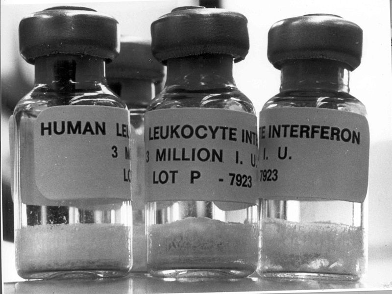 800px-Vials_of_Interferon_Image_3549-PH