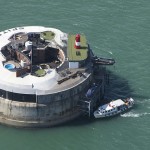 Guests_Arriving_at_Spitbank_Fort